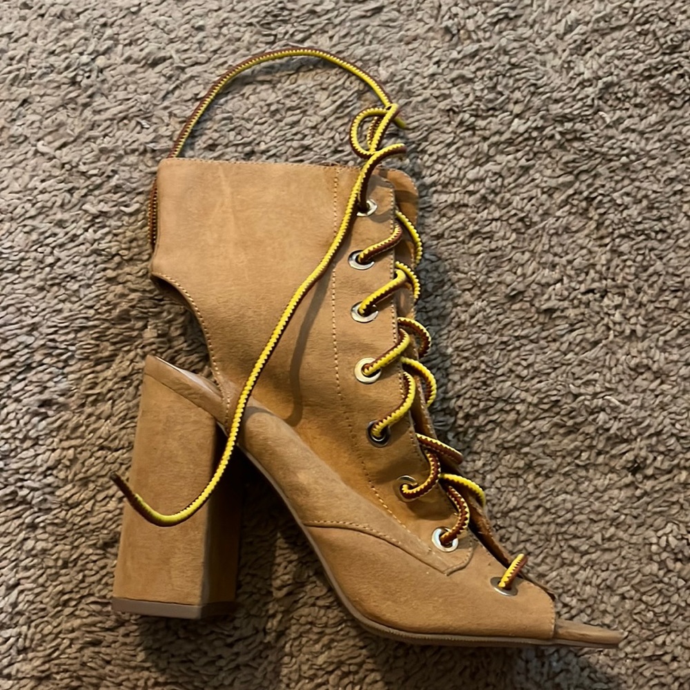 Forever 21 heels 7.5 never worn brand new